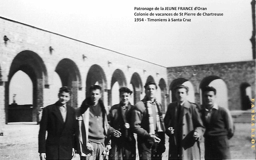 COLO JEUNE FRANCE 1954 timoniens a Santa Cruz.jpg